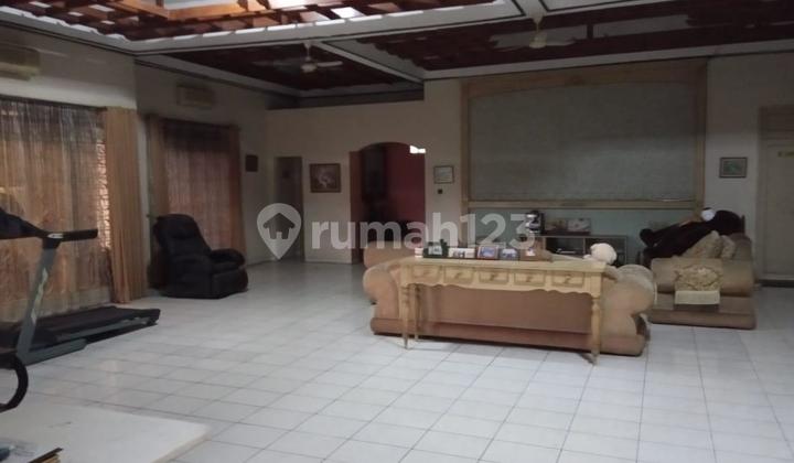 Ciledug house by the roadside on Jl Hos Cokroaminoto 2