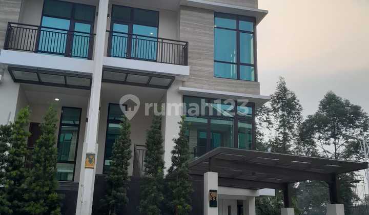 For sale, brand new house in Pondok Indah Town House, Deplu, South Jakarta.