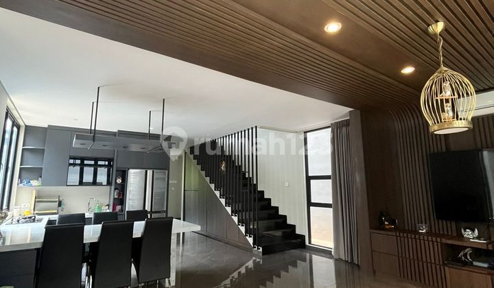 rumah minimalis modern Setiabudi Regency with backyard