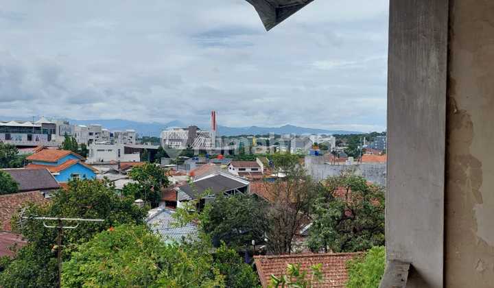 Jual cepat rumah halaman besar view jembatan pasopati di sayap Dago 2