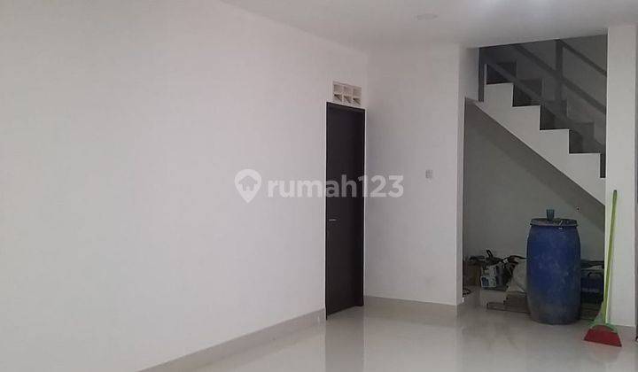 Disewakan ruko 2 lantai di mainroad Kebonjati full renov 3