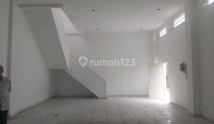 Disewakan Ruko 3.5 Lt Full Renovasi Mainroad Soekarno Hatta  2