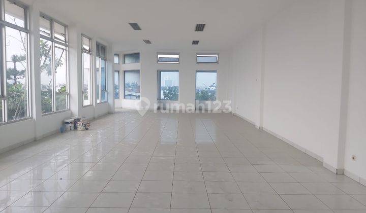 Disewakan Ruko 3.5 Lt Full Renovasi Mainroad Soekarno Hatta  1