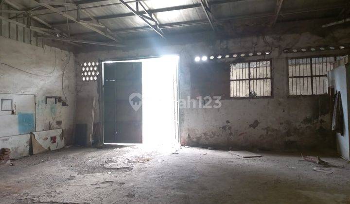 Disewakan Gudang Blong di Halte Utara Rajawali Pasar Ciroyom  2