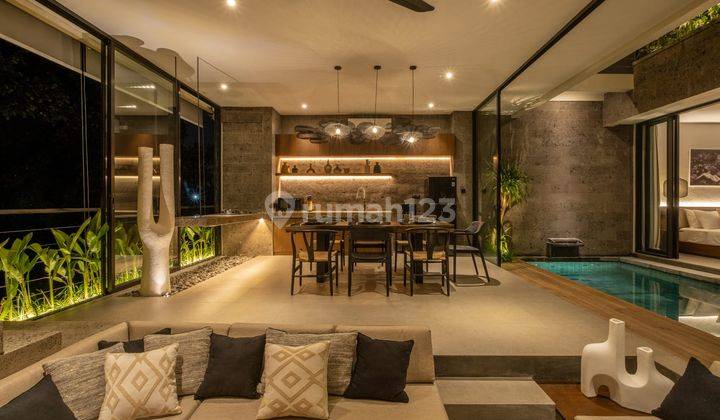 Selling modern luxury villa with swimming pool near Berawa beach Canggu  1