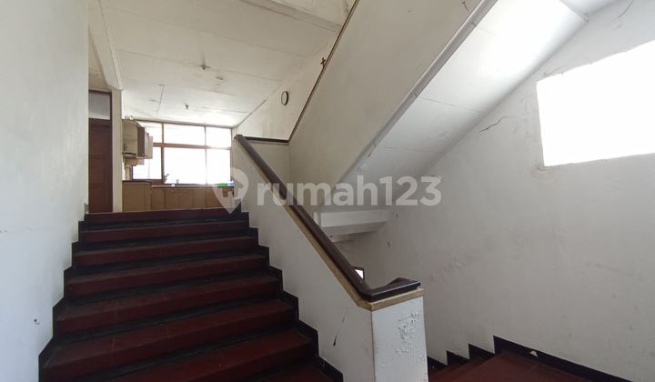 house suitable for various businesses on Buah Batu main road 2
