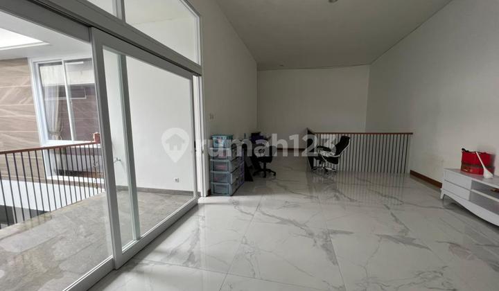 rumah minimalis modern mewah with swimming pool Setraduta Grande rumah minimalis modern mewah with swimming pool Setraduta Grande