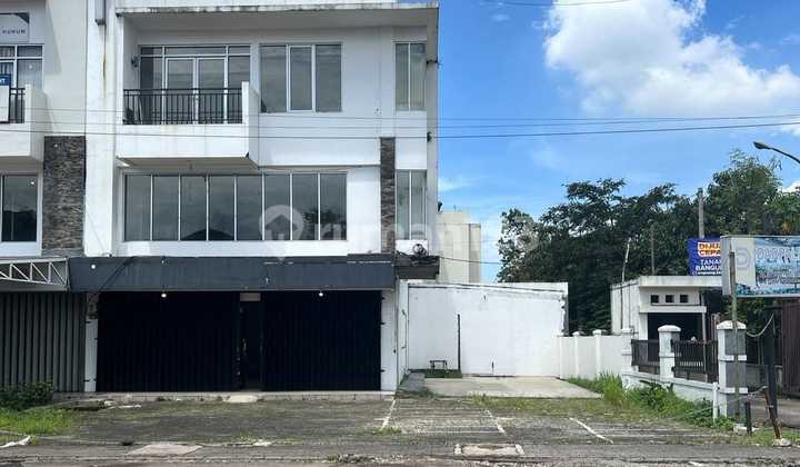 3-story shophouse ready to occupy, strategic location Pasirluyu Suryalaya.