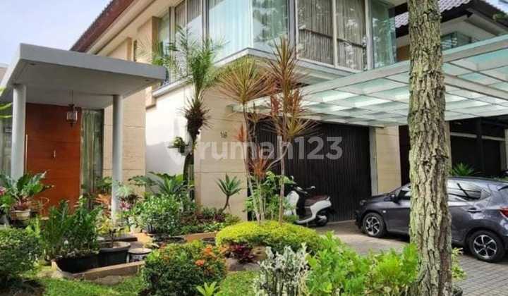 rumah mewah with swimmingpool tatar Larangtapa 