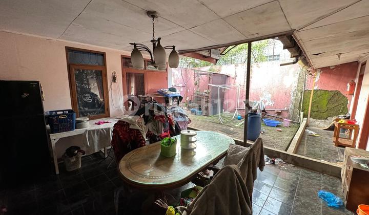 Large comfortable well-maintained house on Jl Bahagia Permai Margacinta. 2