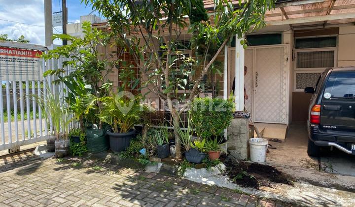 Minimalist House One Gate System Sariwangi Highland 2