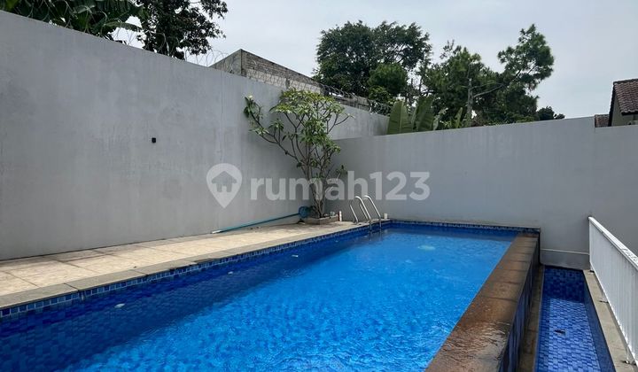 rumah cantik minimalis modern swimming pool Setiabudi Regency