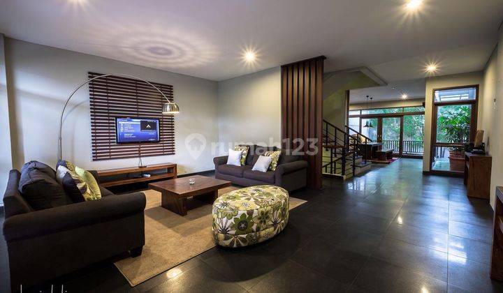 Sewa Rumah Minimalis 2 Lantai Full Furnished di Setra Duta 1