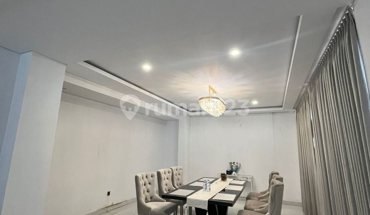 rumah cantik minimalis modern swimming pool Setiabudi Regency 2