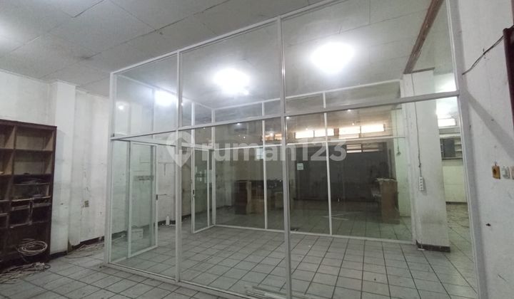 rumah cocok untuk berbagai usaha di mainroad Buah Batu 