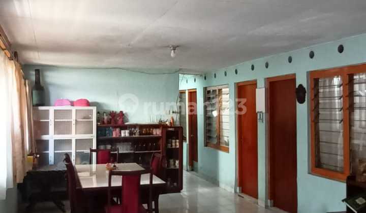 Classic well-maintained house in the center of Wira Angun Angun city, Riau. 2