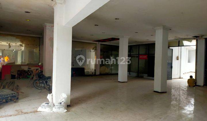 Sewa ruko 3 lantai besar mainroad jendral Sudirman mainroad 2