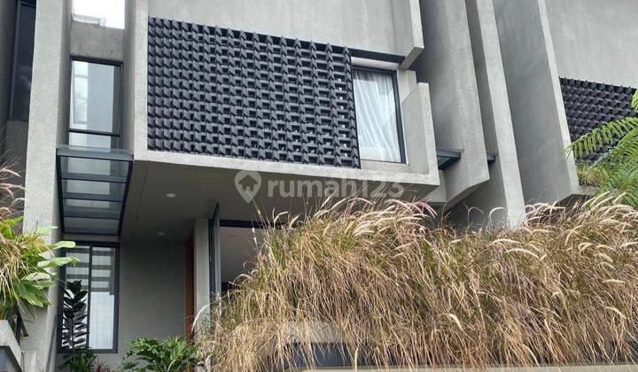 Rumah Cantik 3 lantai semi furnished di Pejaten Jakarta Selatan  2