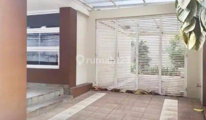 Disewakan Rumah Cantik 2 Lantai di Tebet dekat ke Pancoran Kokas 2