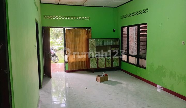 Rumah Sewa Strategis Pinggir Jalan Cocok untuk Usaha atau Kantor