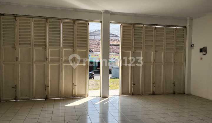 Ready-to-Use Shop House with Strategic Rooftop Terrace by the Highway 2