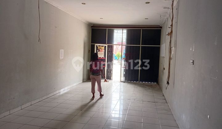 Ready-to-Use Strategic Shop House, Ideal for Business or Office