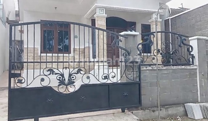 Rumah dengan Bangunan Bagus Siap Huni Lingkungan Nyaman Tenang Dekat Bukit Semarang Baru 1