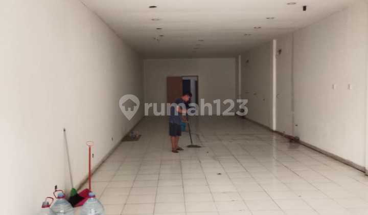 Strategic Location on the Main Road in the Business District Suitable for Business or Office 2