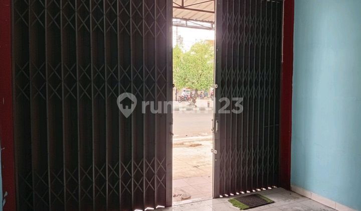 Shop House for Rent Ready for Business Strategically Located on Kalasan Main Roadside.