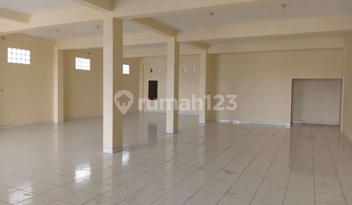 Good Building Shop House Ready to Use Spacious Parking Strategic Location by the Main Road 2