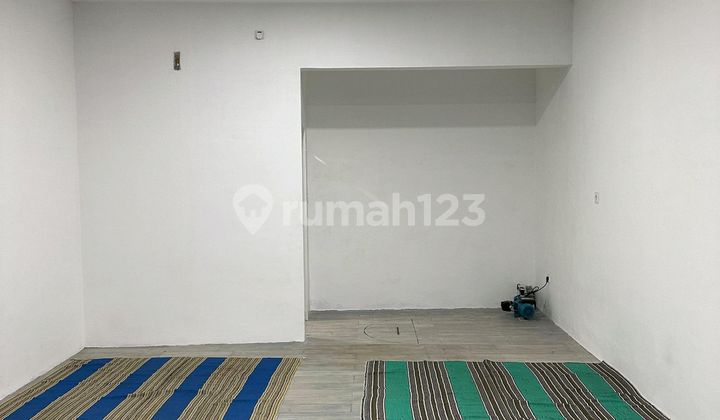 Ready-to-Operate Strategic Location by Main Road 2