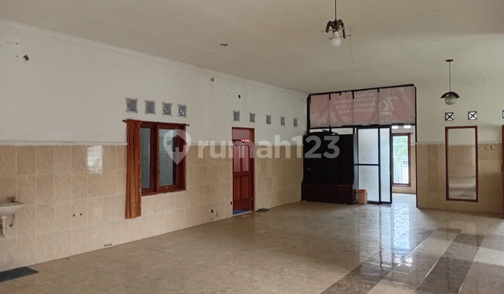 Business Space Strategic Location by the Main Road Suitable for Clinic or Office 2