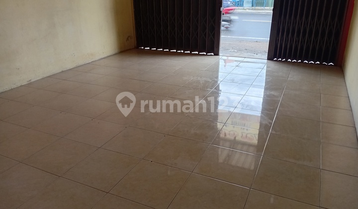 Ready-to-Use Shophouse, Strategic Location by the Main Road 2