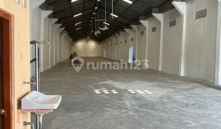 Strategic Ready-to-Use Warehouse on a Wide Main Road Strategic Ready-to-Use Warehouse on a Wide Main Road