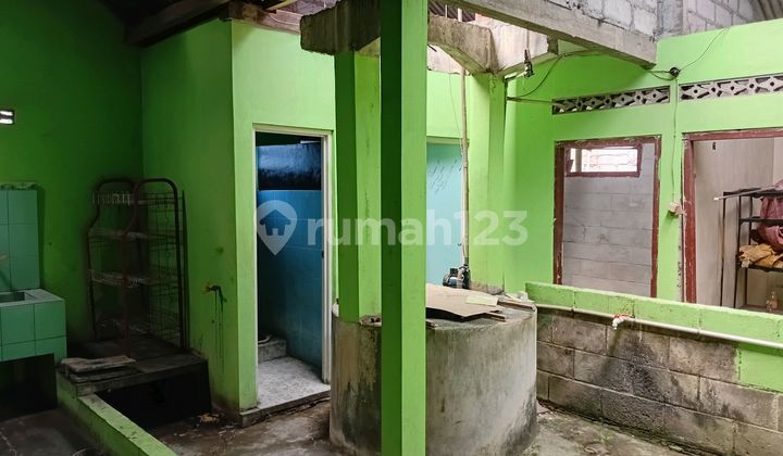 Strategic Rental House by the Road Suitable for Business or Office 2