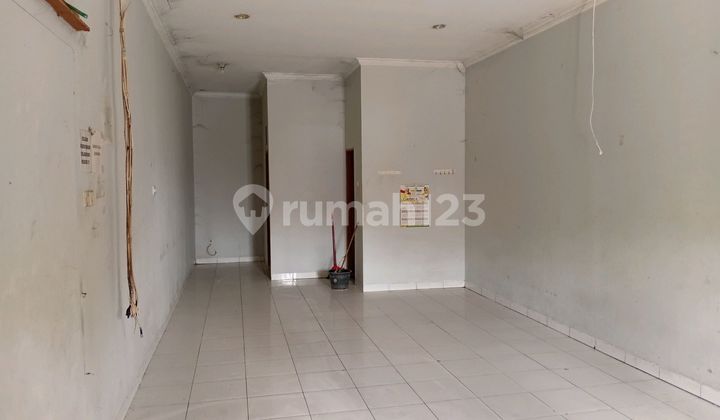 Ready-to-Use Strategic Shop House, Ideal for Business or Office