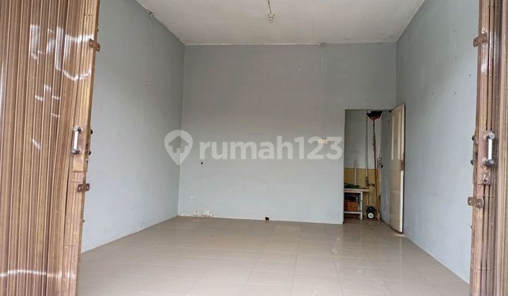 Ready-to-Use Kiosk with a Strategic Location by the Main Road Ready-to-Use Kiosk with a Strategic Location by the Main Road