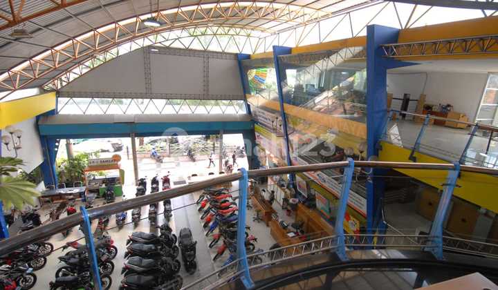 Mainroad Ciateul Business Space Bandung, suitable for Showroom, Strategic Location, Busy Environment. Mainroad Ciateul Business Space Bandung, suitable for Showroom, Strategic Location, Busy Environment.