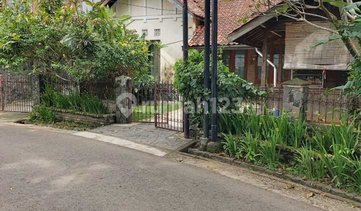 Iconic House Near Saparua Bandung City 1