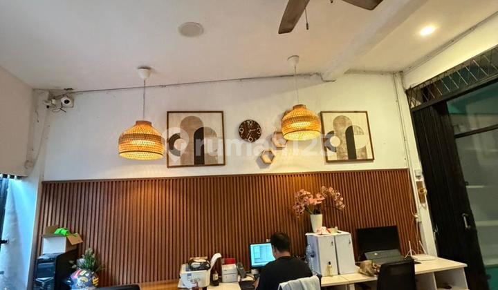 For Sale Quick 4-Story House Ready to Use, Furnished, Full Interior Jl. Kebon Jeruk, Taman Sari Hayam Wuruk, West Jakarta