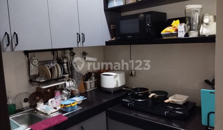 Dijual Cepat Rumah 2 Lantai Siap Huni, Bagus dan Terawat Perumahan Green Village, Cipondoh, Tangerang