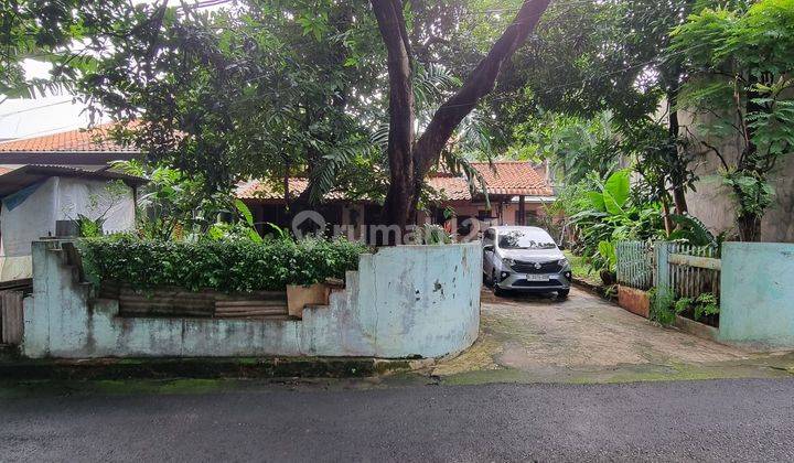 Rumah tua hitung tanah di Komplek MPR, Cilandak Barat - Jakarta Selatan. 2