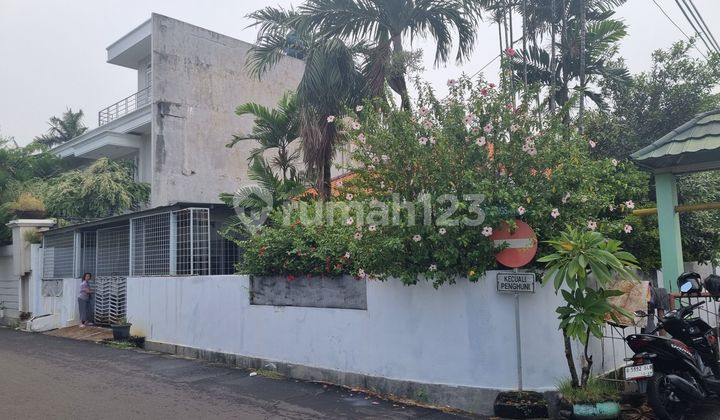 Rumah Tua Terawat Hitung Tanah. Bentuk Tanah Kotak Di Angsana. Duri Kepa Jakarta Barat 2