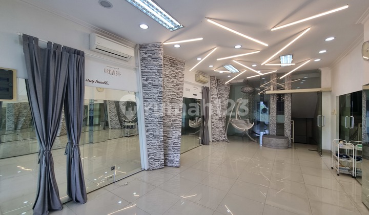 4.5-Story Clean Ruko, Ready to Use, Corner Lot, Spacious Parking, Roadside in Pos Pengunben, West Jakarta 2