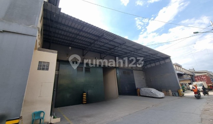 New Warehouse Renovated with a Very Large Area. 2-Ton Goods Lift. Container. Free from Thugs on Kertajaya Street, Penjaringan, North Jakarta. New Warehouse Renovated with a Very Large Area. 2-Ton Goods Lift. Container. Free from Thugs on Kertajaya Street, Penjaringan, North Jakarta.