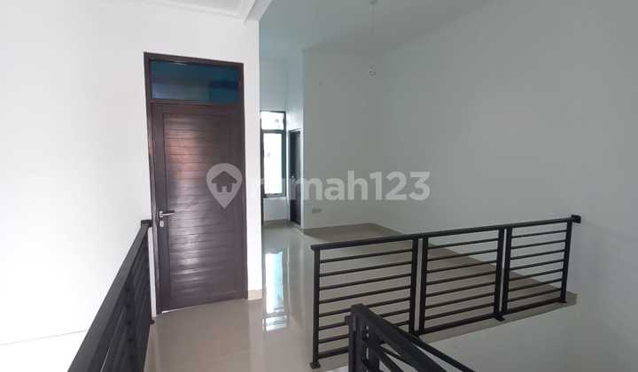 Rumah kpr 2 lantai di jatikramat bekasi deket tol jatibening 10