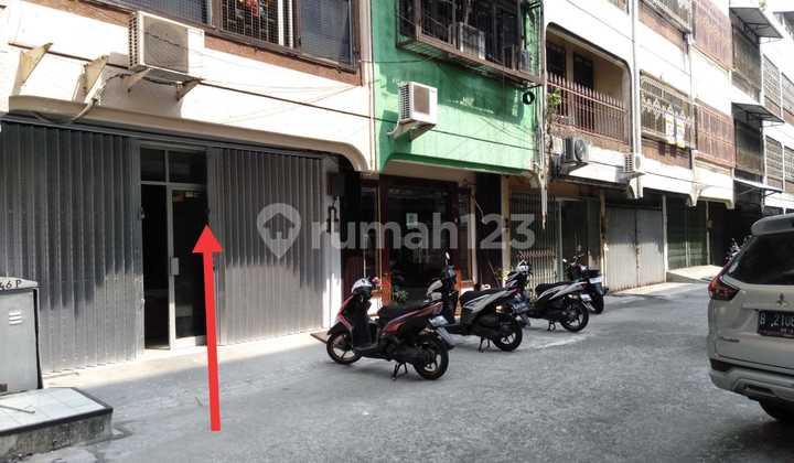 Dalam komplek jl bungur raya Kemayoran