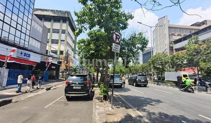 Mangga besar, pinggir jalan raya, cck berbagai jenis usaha