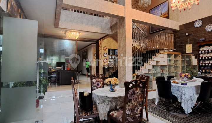 Rumah View Danau Super Mewah Kbp dengan Kolam Renang Rumah View Danau Super Mewah Kbp dengan Kolam Renang