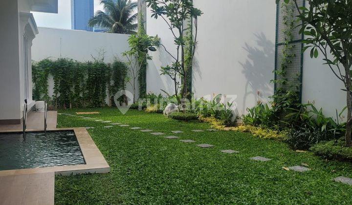Brand New Area Premium Menteng Modern Classic House Jakpus 2